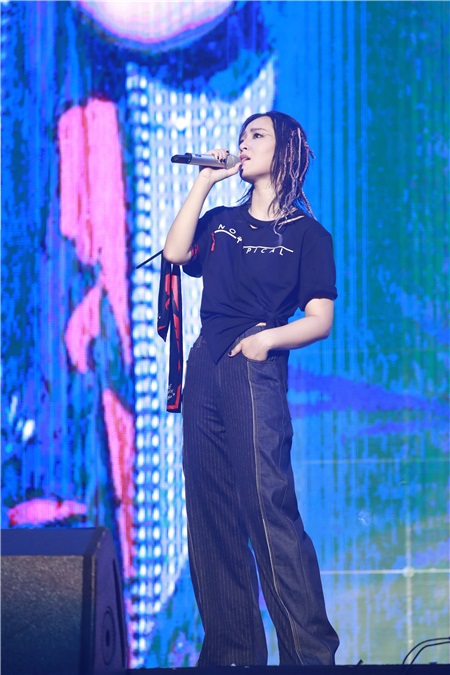 周笔畅2017巡演广州首站唱响 高成本制作打造最美音乐盛宴
