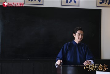 杨玏民国装
