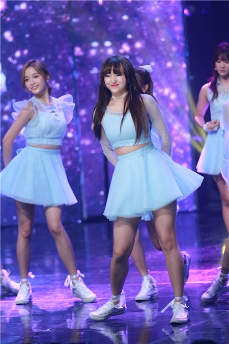 有线台MBC MUSIC《Show Champion》开唱 宋枝恩、宇宙少女等登台亮相