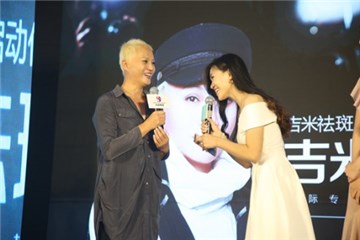 粉丝与吉米老师热情互动