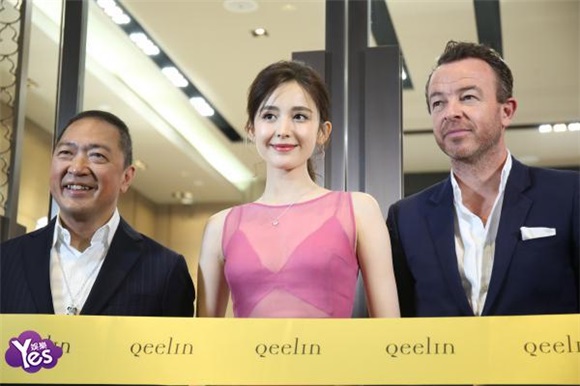 〈Yes 北京现场〉古力娜扎出席品牌活动 粉色及地长裙尽显甜美优雅