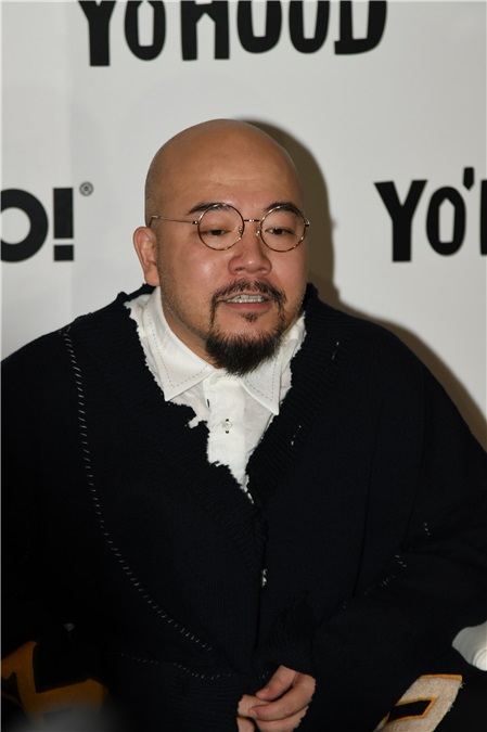 莫文蔚、黄伟文等现身「YO’HOOD全球潮流新品嘉年华」后台