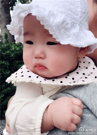 伊能静晒小米粒萌照 犯困米粒哈欠连天