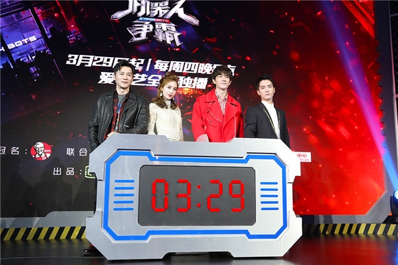 林更新亮相《机器人争霸》发布会 电竞少年秒变佛系玩家