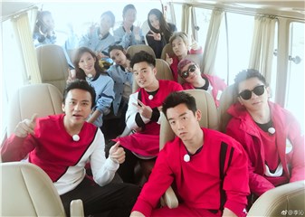 李沁晒《奔跑吧》大合影 阿Sa志玲姐姐携手奔跑大理