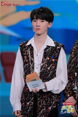 王力宏赠送时代少年团锦囊