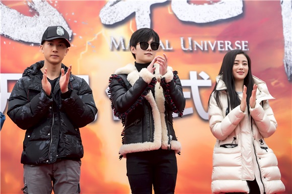 〈Yes上海现场〉《武动乾坤》雨中开机 杨洋、吴尊双帅较劲
