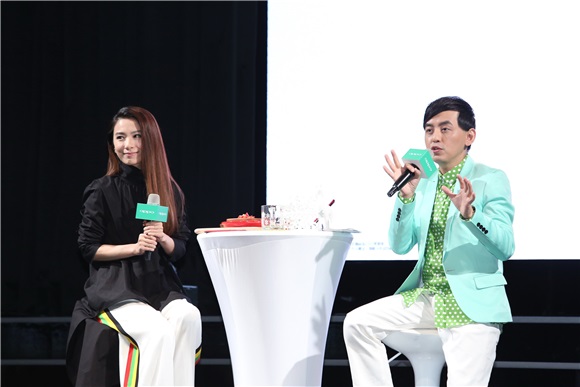 田馥甄出席手机品牌体验活动与粉丝共度耶诞节
