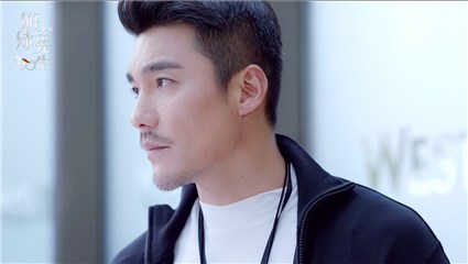 胡兵饰黄教练