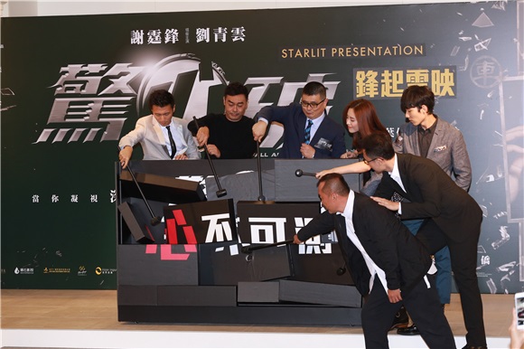 谢霆锋与刘青云以一明一暗造型现身新片《惊心破》首映