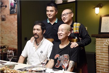 许亚军和三位好兄弟在一起