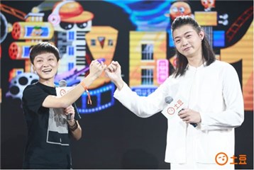 人气小生霍尊与阿里巴巴文娱集团土豆副总裁李沛
