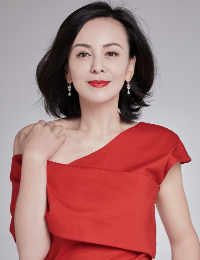 王琳回怼网友质疑她家里的爱让人窒息： 窒息你就去吸氧！