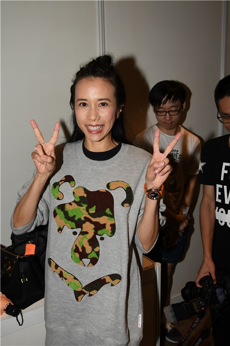 莫文蔚、黄伟文等现身「YO’HOOD全球潮流新品嘉年华」后台