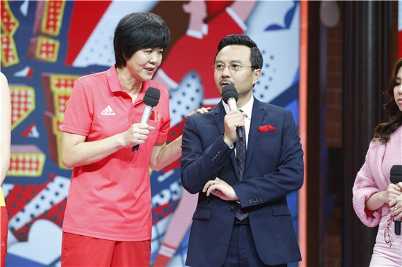 郎平《天天》惊艳开嗓 邓紫棋「套话」惠若琪