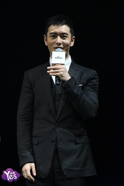 〈Yes 上海现场〉黄晓明刘亦菲共同出席活动 利落黑色装扮帅气满屏