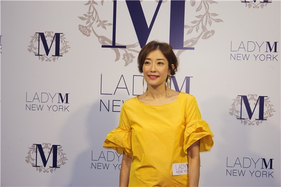 杨千嬅、周汶錡及黄佩霞出席甜品店开幕活动