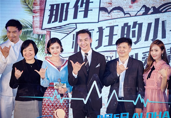 陈伟霆携纪焕博亮相新片发布会 西装劲舞嗨爆全场
