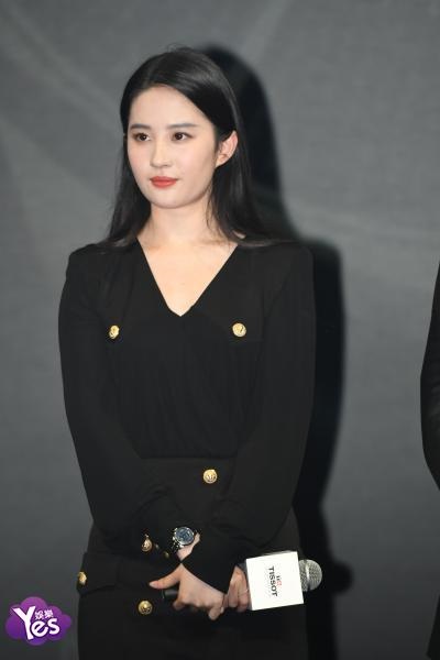 〈Yes 上海现场〉黄晓明刘亦菲共同出席活动 利落黑色装扮帅气满屏