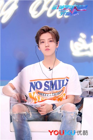 鹿晗嘟嘴小表情