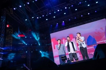 张智霖、陈小春、黎明举办《幸运轮唱团》音乐会