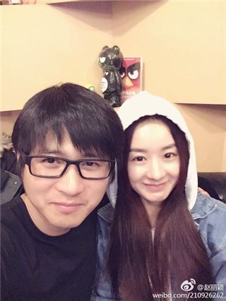 赵丽颖晒韩寒合影求P图 网友集大成秀神技