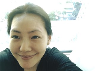 小S自拍素颜照让网友大赞很美 还钓出徐妈妈一起比美
