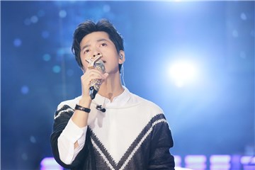 李健深情演唱
