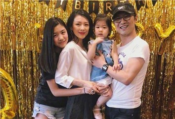 女儿化身小网红后院奔跑·章子怡豪宅一隅见光