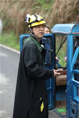 黄渤找到一辆车