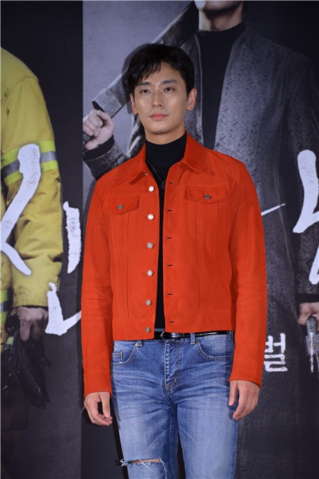 河正宇、车太贤等出席《与神同行》治作发布会