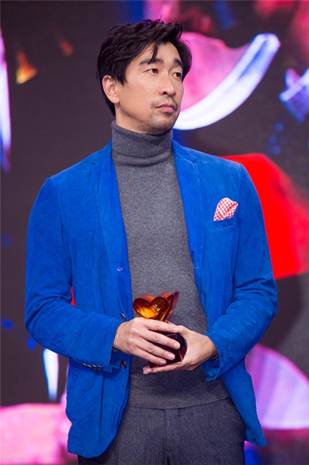 王千源现身时尚活动 为理想发声:敢「骗」自己