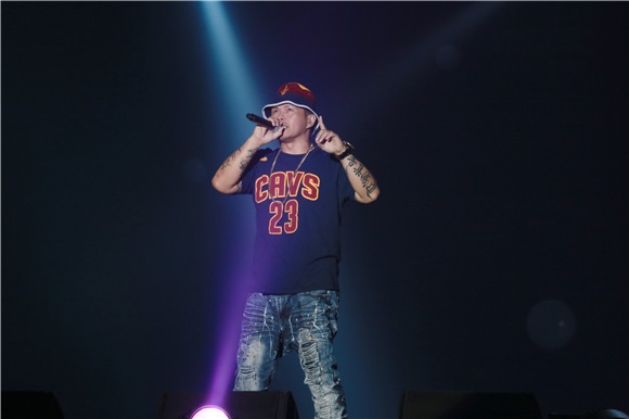 严爵、大支、魏如萱为《REDFOO RITA ORA 超犀利趴7音乐祭》献唱