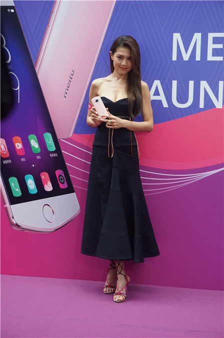 周秀娜、吴千语、周汶錡出席美颜手机发布会