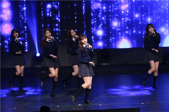 韩国女团Gfriend举办粉丝演唱会