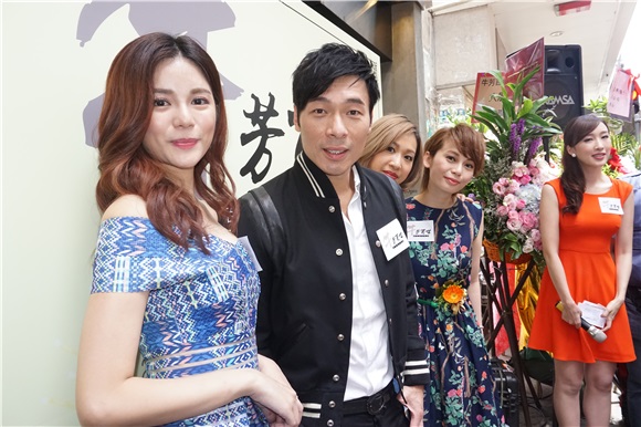 许志安、吴日言、邓颖芝、陈洁玲出席餐厅开幕仪式