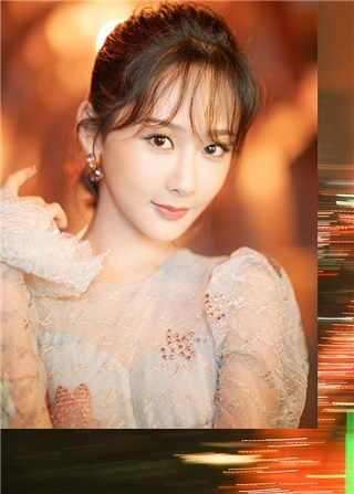 杨紫尽显鬼马本色活力十足