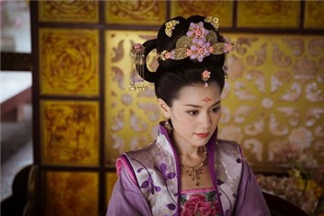 网民眼中最萌女神 周秀娜带垃圾包包拍宫廷剧