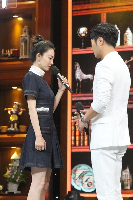 蒋梦婕霸气腿咚《太后》「徐上士」 上演女神美腿杀