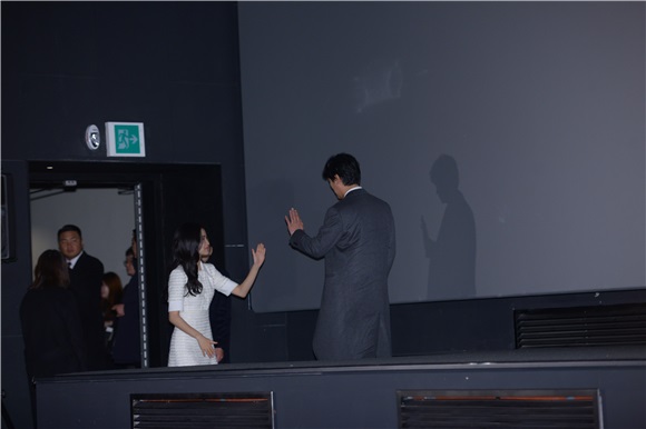 韩国电影《1987》举行媒体试映会 金允石、河正宇、金泰梨等到场出席