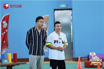 刘畊宏和林海在户外挑战现场