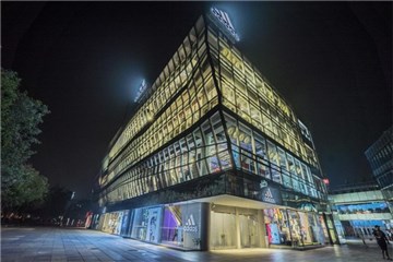 阿迪达斯三里屯品牌中心焕新开启