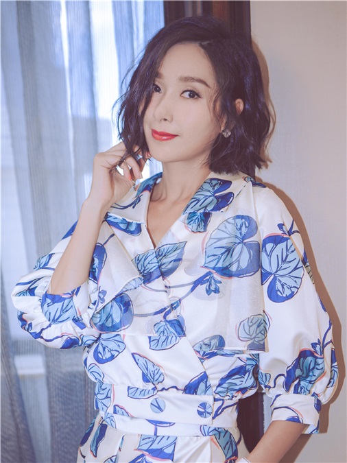 杨恭如居家写真 优雅诠释清新中国风