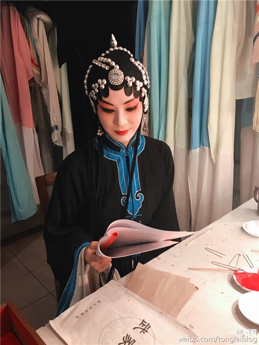 刘嘉玲蒋勤勤童蕾挑战戏曲扮相，你们能认出谁是谁吗？