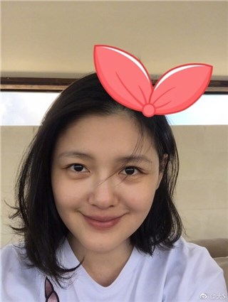 大S晒美照瓜子脸回归 网友大赞太有毅力：真的瘦好多