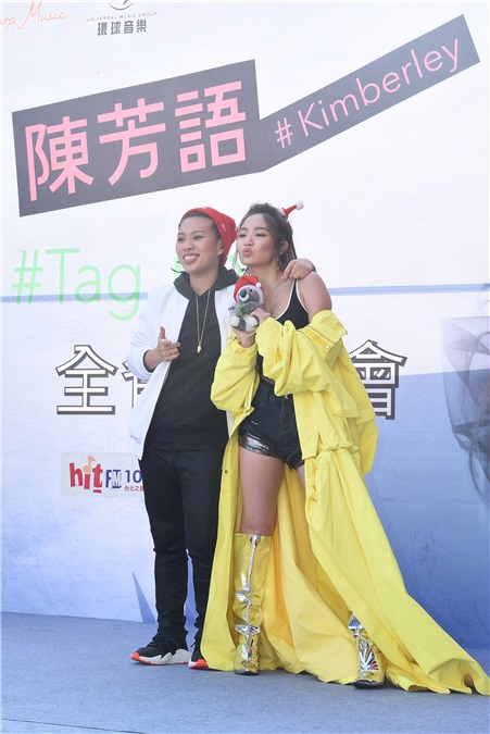陈芳语举办专辑签唱会&def葛仲珊站台助阵合唱