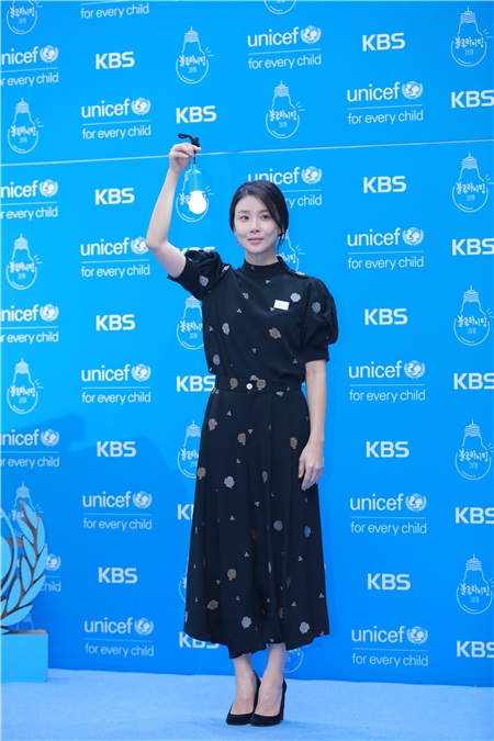 李宝英、李多海、安圣基、柳镇等出席第二届联合国儿童基金会纪念活动红毯仪式