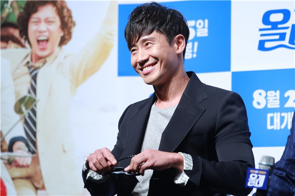 韩国电影《偶来》举行制作发布会 演员申河均、朴熙顺、吴万石等出席