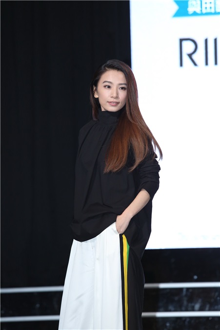 田馥甄出席手机品牌体验活动与粉丝共度耶诞节