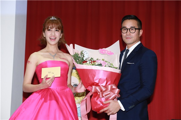 张孝全刘奕儿出席花漾美姬乐园派对